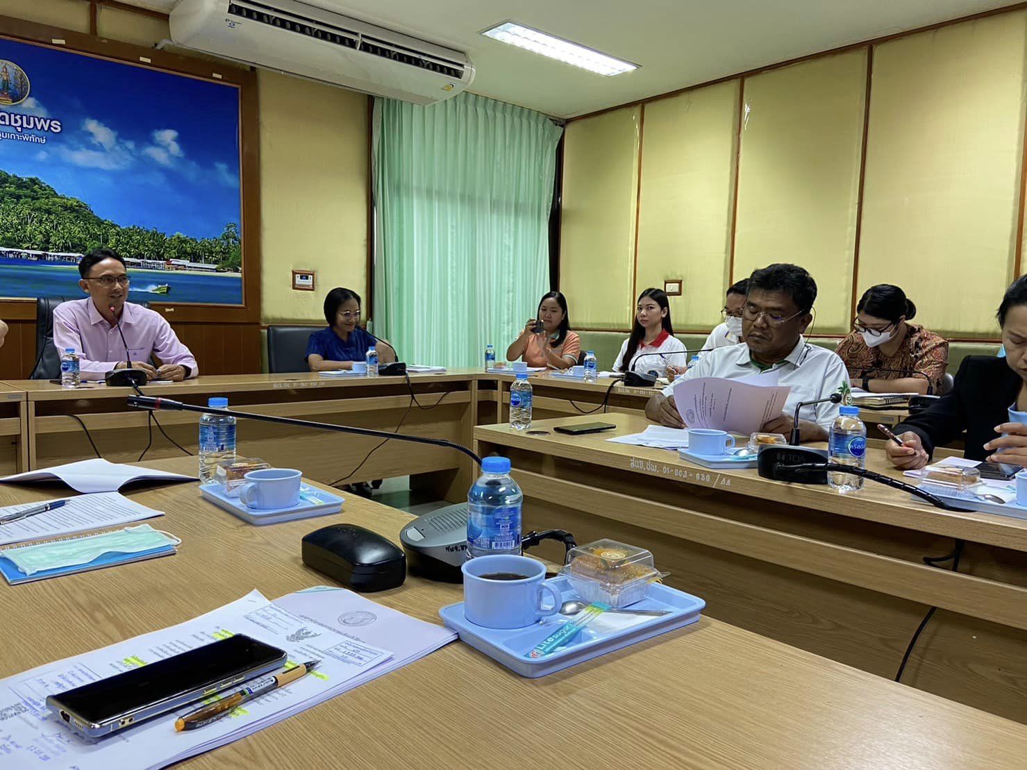 เข้าประชุมเชิงปฏิบัติการโครงการขับเคลื่อนการเกษตรระดับหมู่บ้านสู่การผลิตสินค้าเกษตรมูลค่าสูงจังหวัดชุมพร