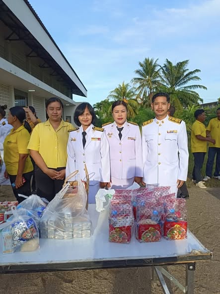 ร่วมกับผู้ช่วยผู้ใหญ่บ้าน เข้าร่วมกิจกรรมเฉลิมพระเกียรติเนื่องในวันวมินทรมหาราช พิธีทำบุญตักบาตรถวายพระราชกุศล และพิธีวางพวงมาลา