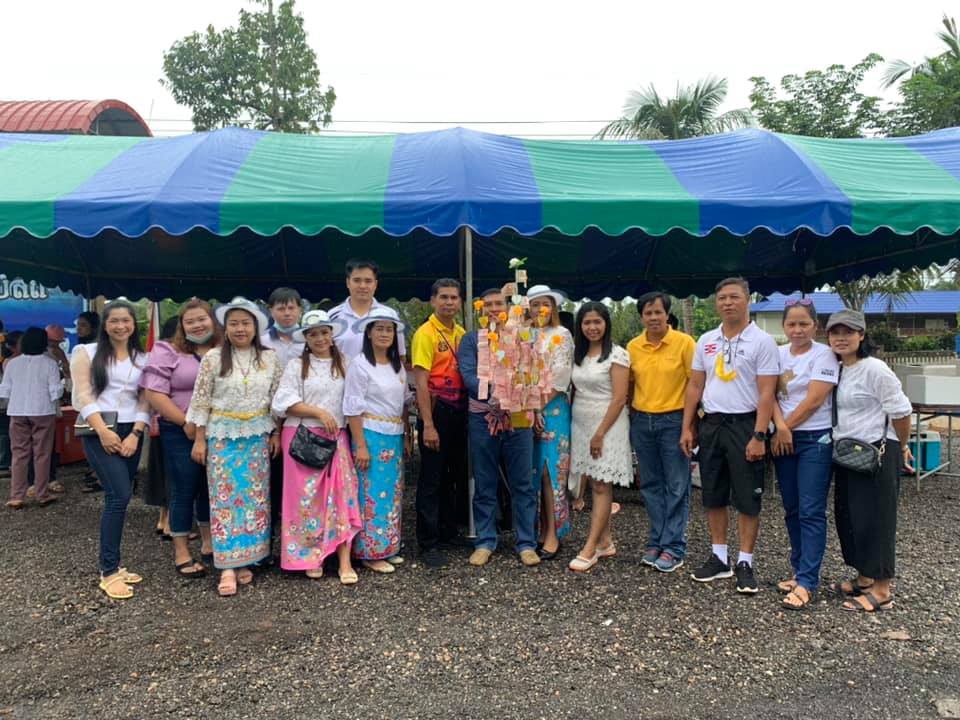 คณะผู้บริหาร และพนักงานส่วนตำบล องค์การบริหารส่วนตำบลหาดยาย ร่วมทำบุญทอดกฐินวัดหาดสำราญ