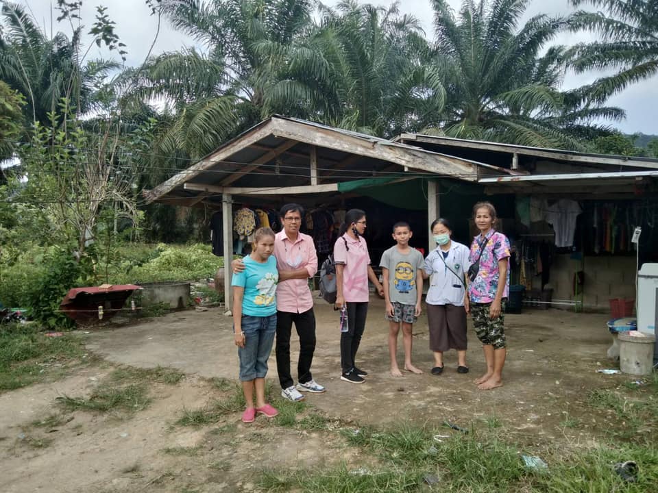เยี่ยมบ้านในพื้นที่หมู่ที่ 10 ตำบลหาดยาย