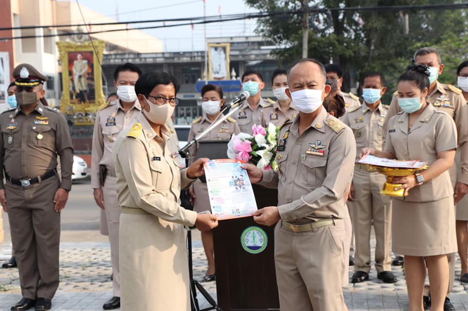 พิธีส่งมอบสื่อเผยแพร่ประชาสัมพันธ์การป้องกันโรคติดเชื้อไวรัสโคโรนา 2019 (COVID-19)